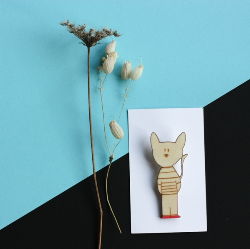 Broche chat en pull
