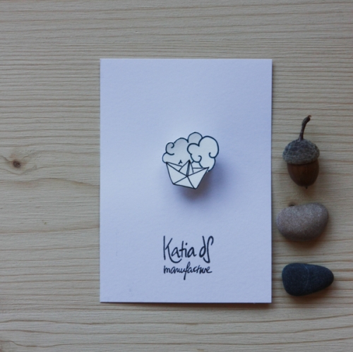 Broche petit bateau noir