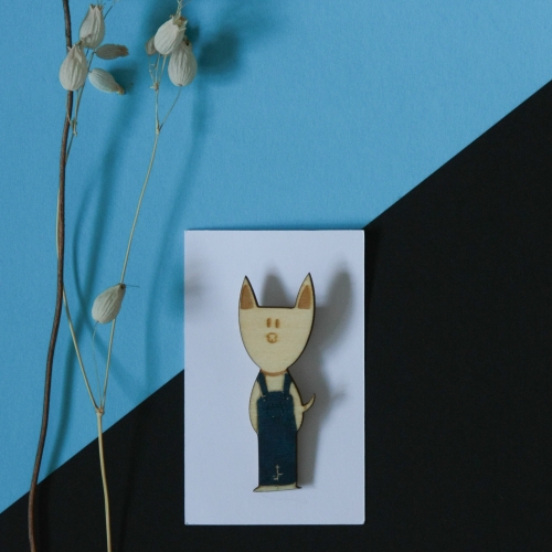 Broche chien en salopette