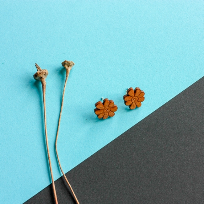 clous d'oreilles Fleurs  timides